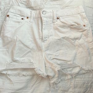 WHITE LEVI JEAN SHORTS!!